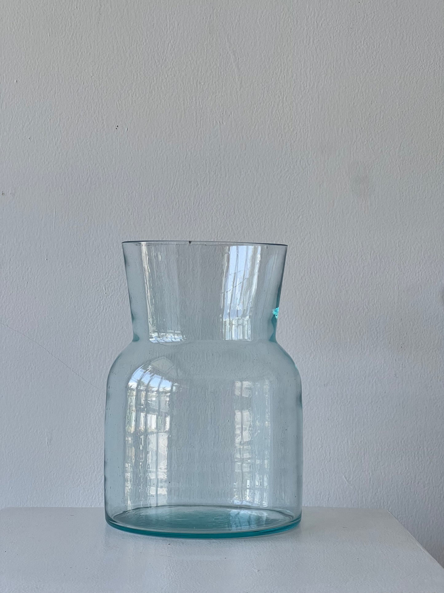 Add a vase (medium-size)
