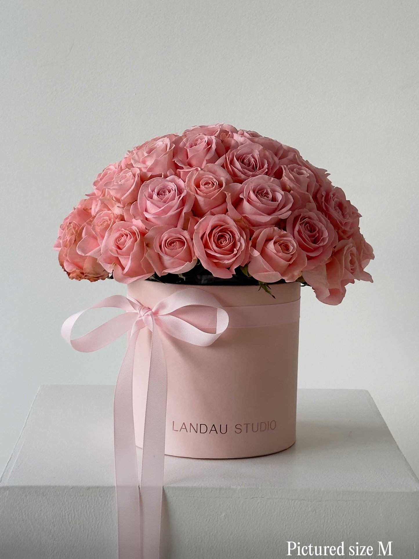 Mono Roses Box/Basket