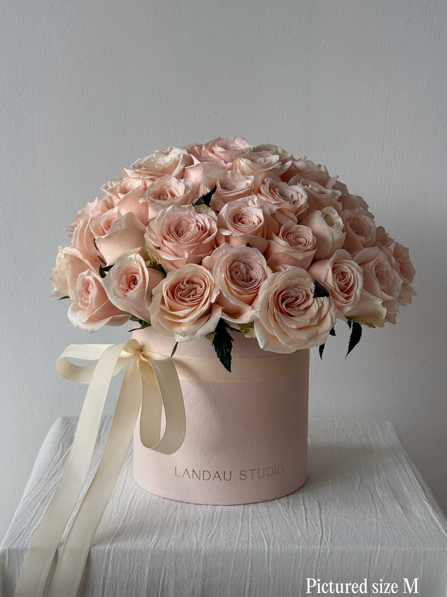 Mono Roses Box/Basket