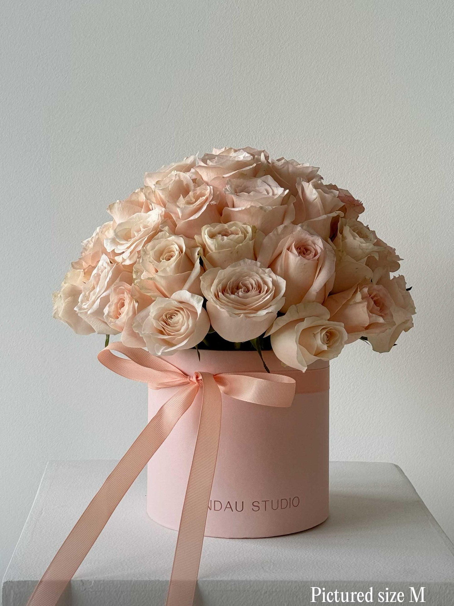 Mono Roses Box/Basket
