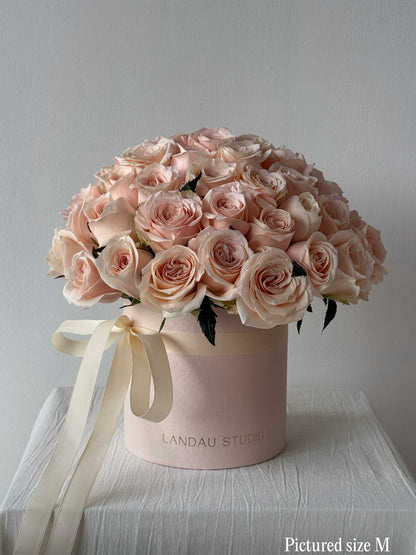 Mono Roses Box/Basket