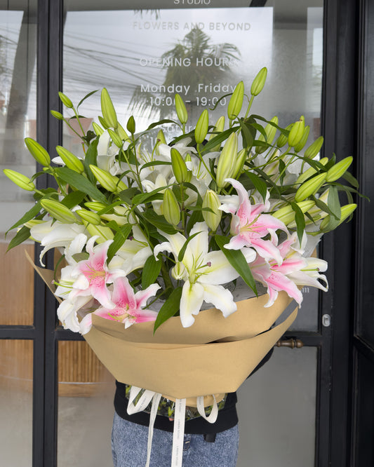 Mono Lily Bouquet